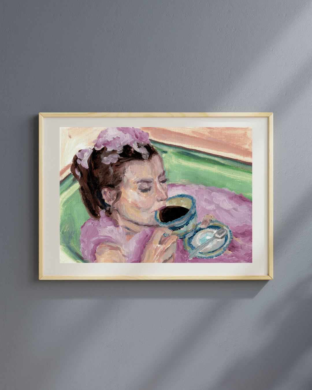 Frau trinkt Kaffee